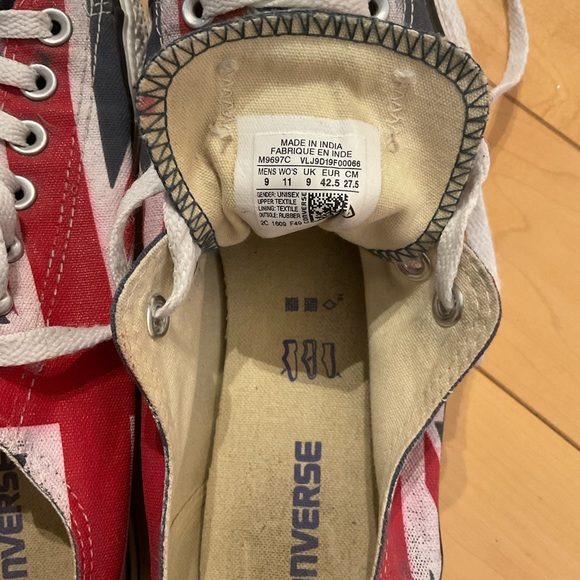 Customized Converse size 9US (men) or 11US (women) with Union Jack flag. - Picture 6 of 6